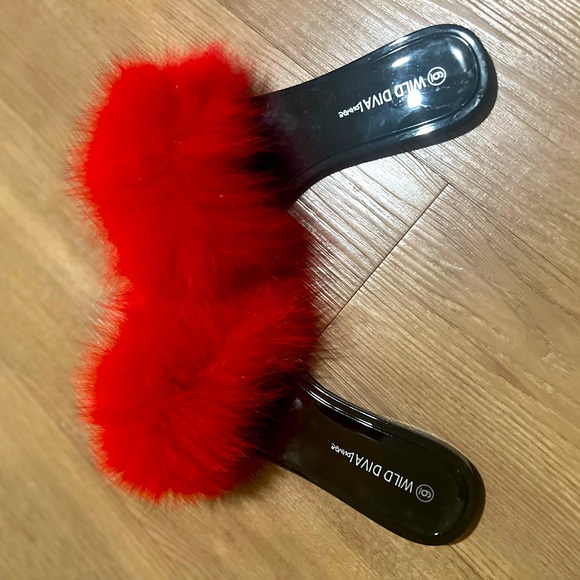Furry slippers - Picture 2 of 4